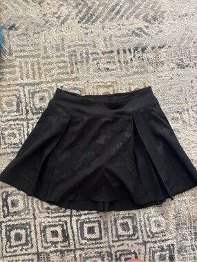 Nike Black Circle Skirt with Subtle Jacquard Pattern